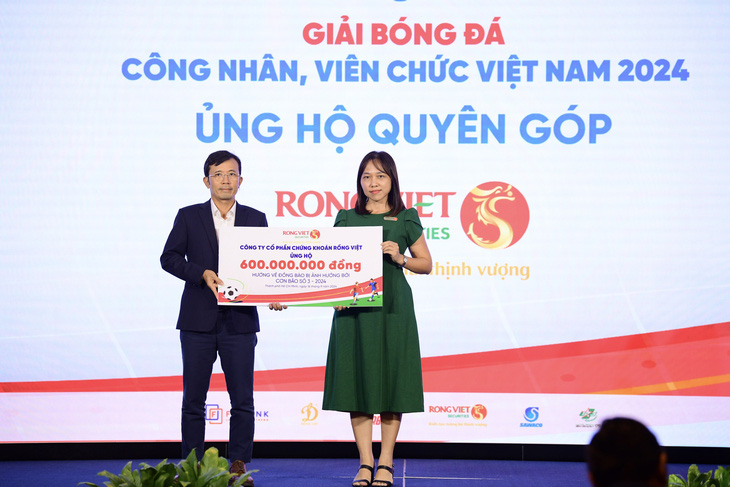 Giải bóng đá công nhân, viên chức Việt Nam 2024 nhận hơn 1 tỉ đồng ủng hộ đồng bào bị bão lũ - Ảnh 1.