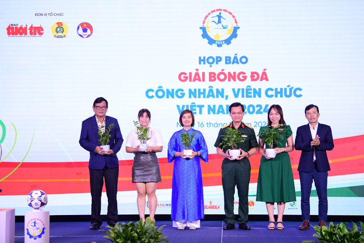 Giải bóng đá công nhân, viên chức Việt Nam 2024: Hơn 60 đội, 930 triệu đồng tiền thưởng - Ảnh 8.